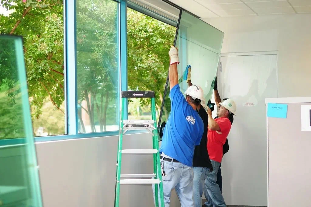 Servicio profesional de glass window repair y sustitución de doble acristalamiento empañado.