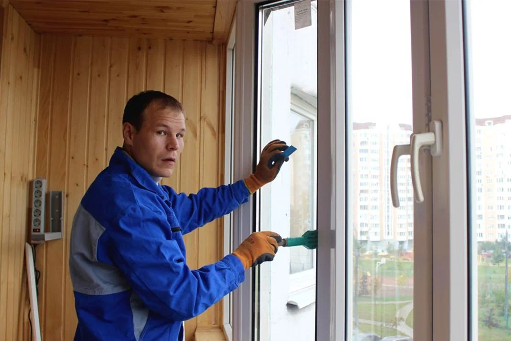 Ajuste técnico de mecanismos y herrajes en ventanas de PVC y aluminio en Sotogrande.