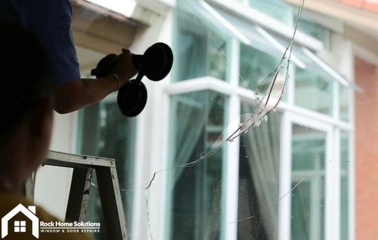 Reparación de cristales de ventanas colocación de un vidrio nuevo