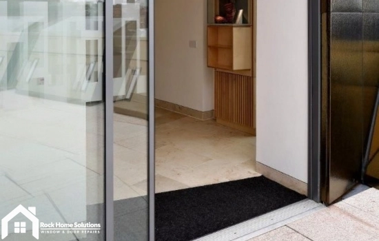 Reparación de puerta corredera de aluminio en una terraza